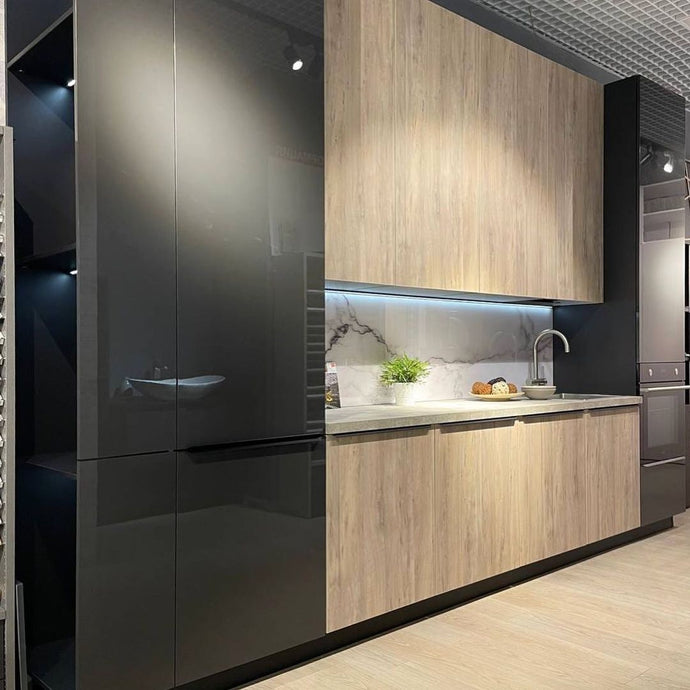 Kitchen Black and Wood Syncro